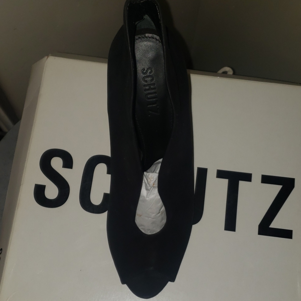 Shoes - Picture 7 of 8